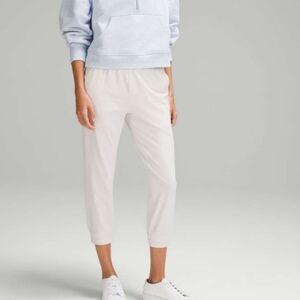 Lululemon Classic Fit Crop Jogger